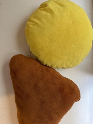 Cojines Emoji caca y Beso