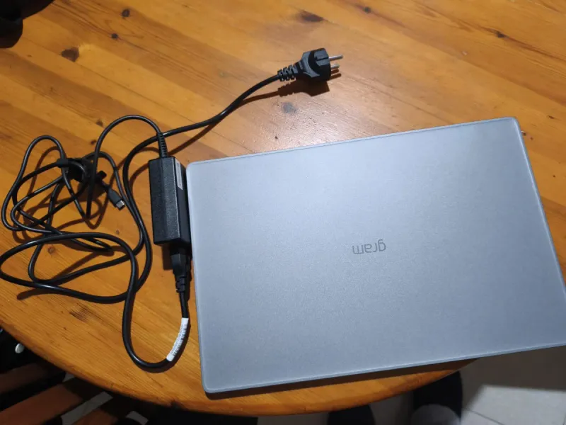 LG Gram 15u50t i5 16+512gb Gris afbeelding 3