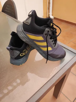 Deportivas Adidas Niños Negro y Dorado