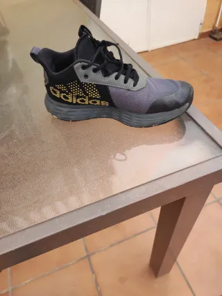 Deportivas Adidas Niños Negro y Dorado