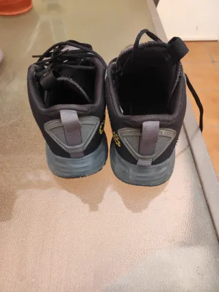 Deportivas Adidas Niños Negro y Dorado