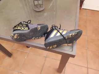 Deportivas Adidas Niños Negro y Dorado