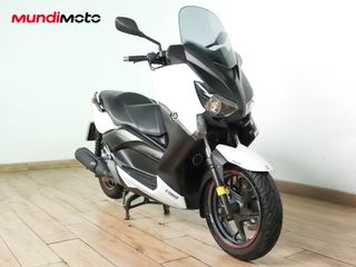 YAMAHA X-MAX 250