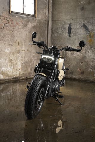 Benelli Leoncino Bobber 400 Negra