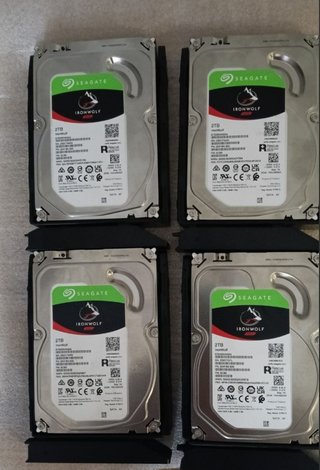 Synology DS418 + 4 discos NAS. Impecable.