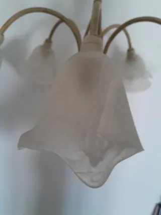 Lámpara araña 5 brazos.  color blanco efecto añejo