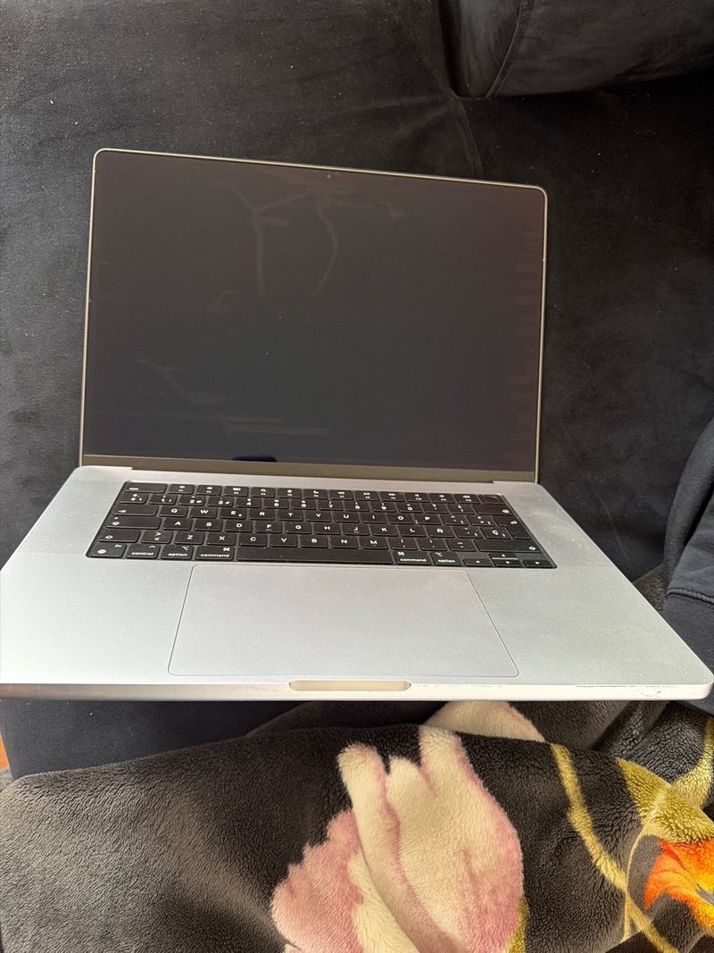 MacBook Pro 16” 2021 1 TB 16 RAM PARA PIEZAS afbeelding 4