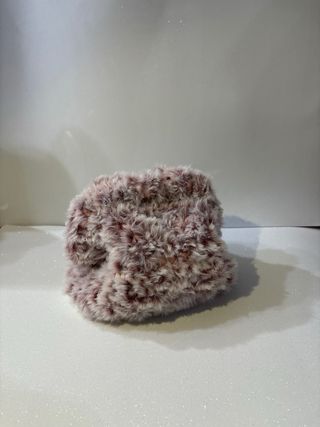 Pochette pelosa beige e rosa