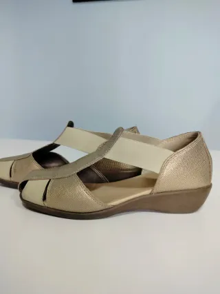 Sandalias Aerosoles Doradas Talla 37.5