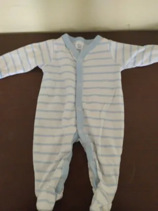 Ropa de bebé gris