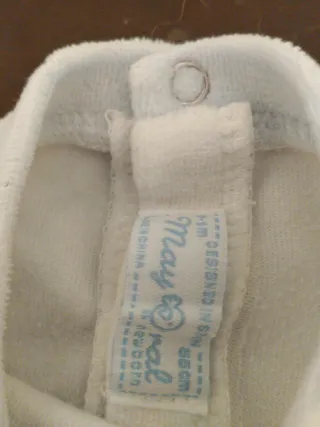 Ropa de bebé gris