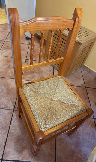 Mesa y 6 sillas madera y enea