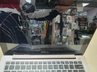 Portátil Asus i3