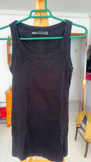 Camiseta básica negra sin mangas