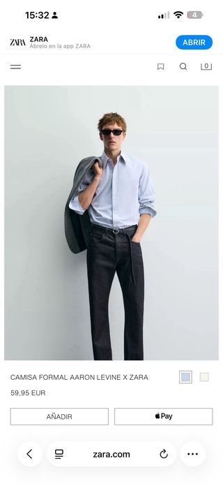 Pantalones grises camisa blanca y azul?