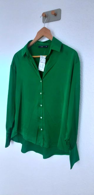 Camisa de satén. Kiabi. Nueva sin estrenar y con e