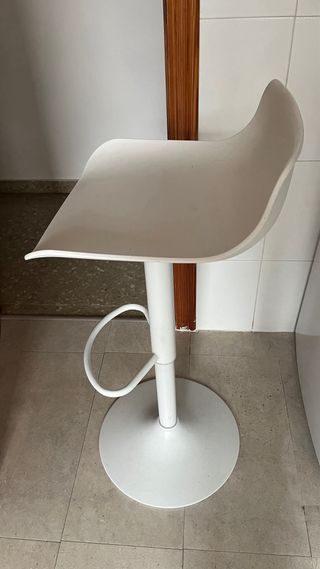 Taburete regulable blanco con respaldo