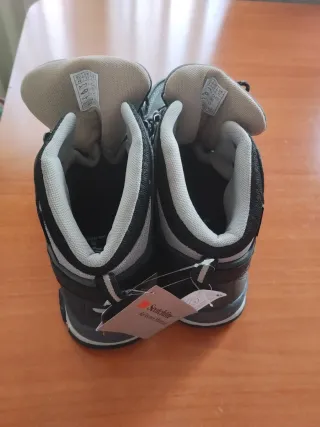 Botas de montaña hombre negras y grises