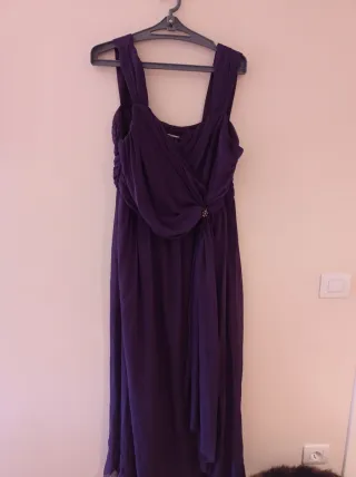 Vestido morado elegante