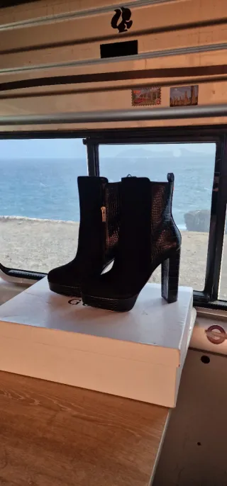 Botines Guess Negros Tacón Plataforma