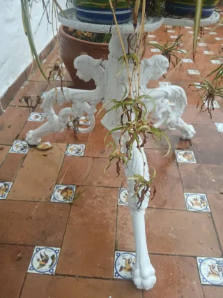 Macetero de pie de hierro