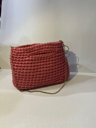 Borsa a tracolla rosa in maglia