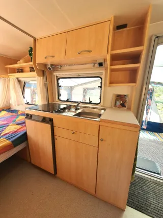 Caravana ligera 2001 con avance y toldo