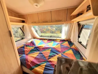 Caravana ligera 2001 con avance y toldo