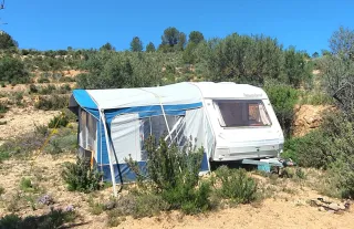 Caravana ligera 2001 con avance y toldo