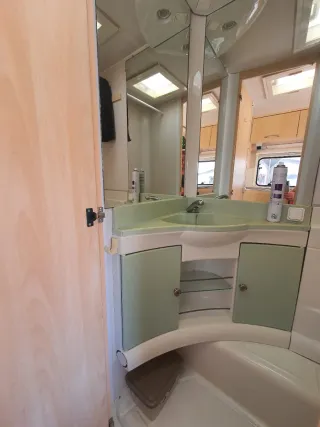 Caravana ligera 2001 con avance y toldo