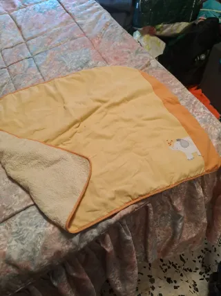 Ropa de Cuna Bebé Elefantes Naranja y Amarillo