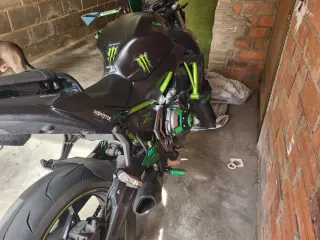 Kawasaki Z650 Negra y Verde