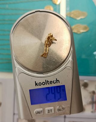 Colgante buzo oro 14K – Charm vintage submarinista