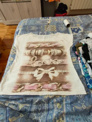 T-shirt donna bianca e multicolor con perline