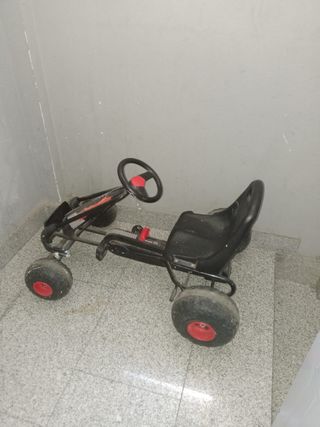 Coche de pedales 4 ruedas infantil