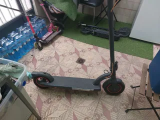 Patinete eléctrico gris