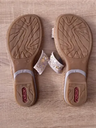 (38) Sandalias adornadas con pedrería de Rieker