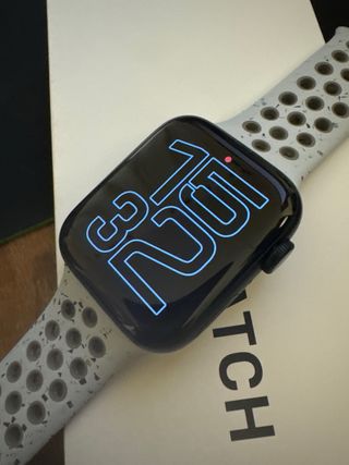 Apple Watch SE 44 mm con correa Nike Blanco