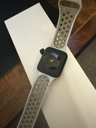 Apple Watch SE 44 mm con correa Nike Blanco