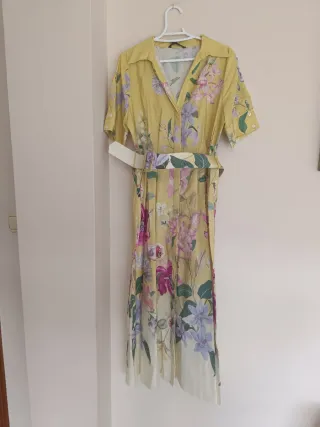 Vestido midi estampado floral con cinturón talla M
