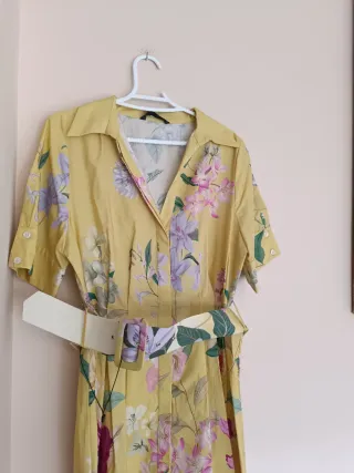 Vestido midi estampado floral con cinturón talla M