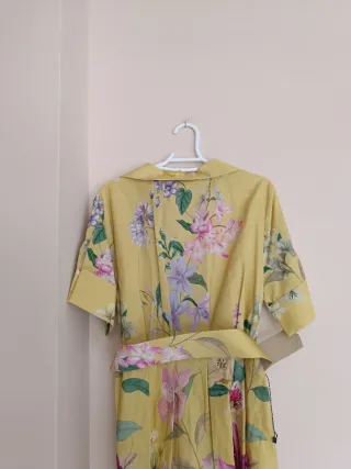 Vestido midi estampado floral con cinturón talla M