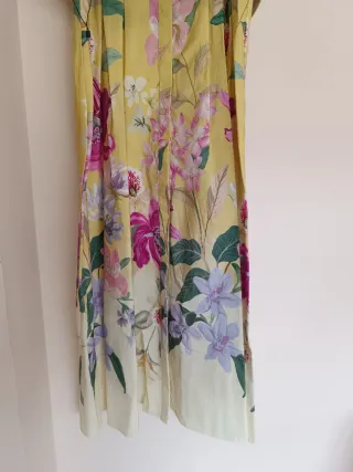 Vestido midi estampado floral con cinturón talla M