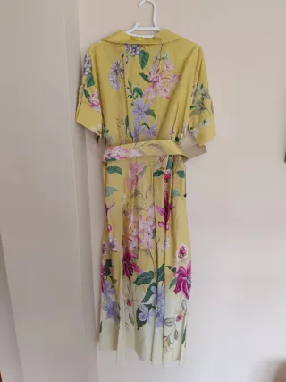 Vestido midi estampado floral con cinturón talla M