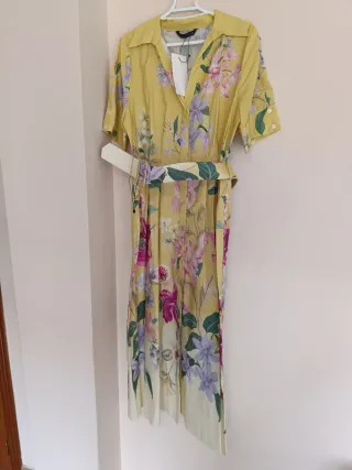 Vestido midi estampado floral con cinturón talla M