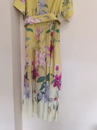 Vestido midi estampado floral con cinturón talla M