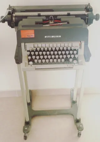 Lote 4 Máquinas Olivetti: escribir, fax, calculado