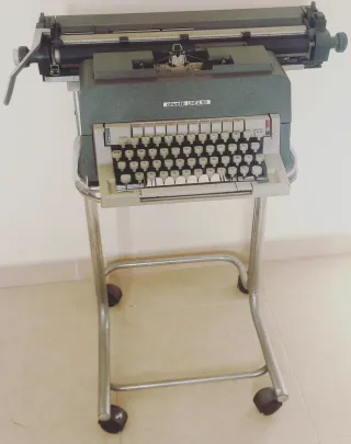 Lote 4 Máquinas Olivetti: escribir, fax, calculado
