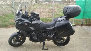 Honda NT 1100 Adventure Moto Negra