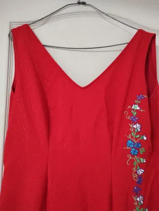 Traje de flamenca rojo con bordados